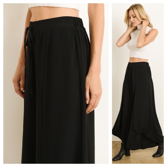 🦋MAKE AN OFFER!🦋Black Wide Leg Pants With Slit - Picture 3 of 3
